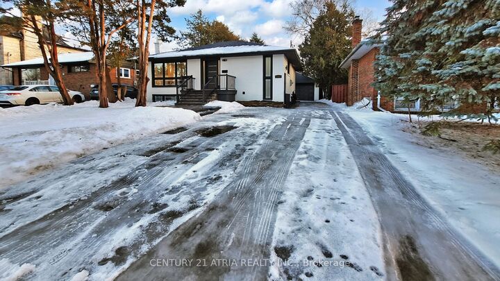 Property Photo: 392 Bent Crescent ON L4C 1C3