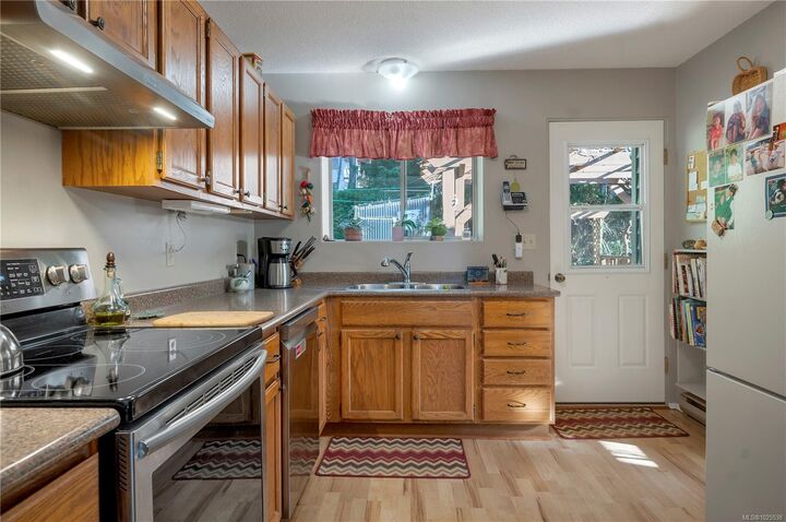 Property Photo: 698 Plaza Rd BC V0P 1N0