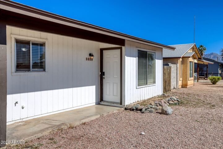 Property Photo: 1050 E Osage Avenue AZ 85119