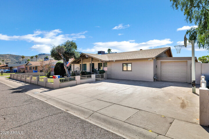 Property Photo:  1521 W Thunderbird Road  AZ 85023 