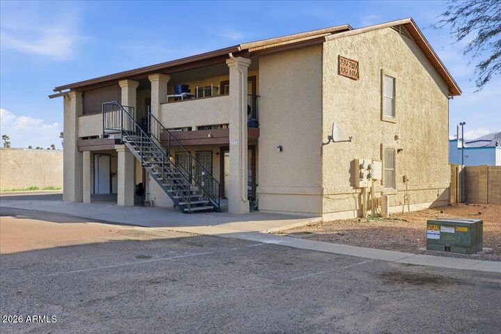 Property Photo: 434 W Ivyglen Street 105 AZ 85201