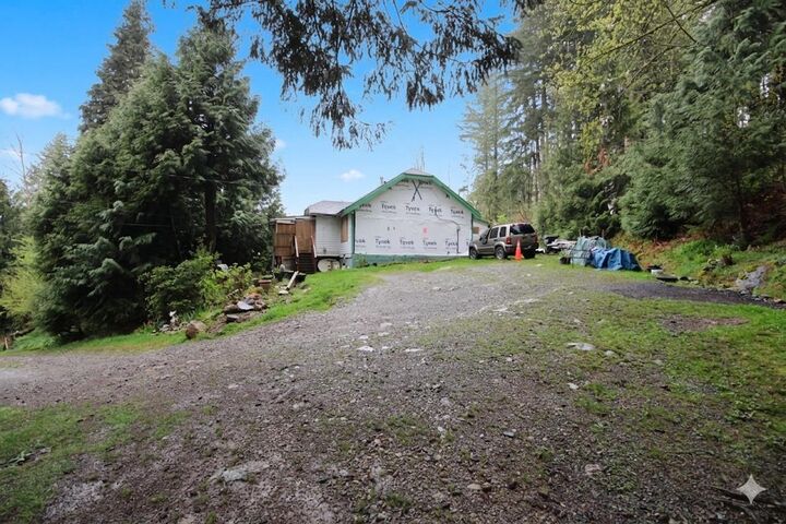 2391 Lougheed Highway — photo 1