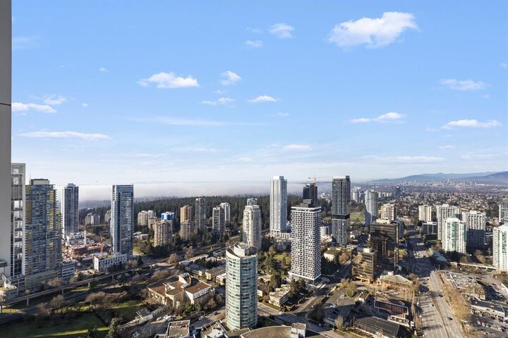 Property Photo: 6000 McKay Avenue 4406 BC V5H 0K2