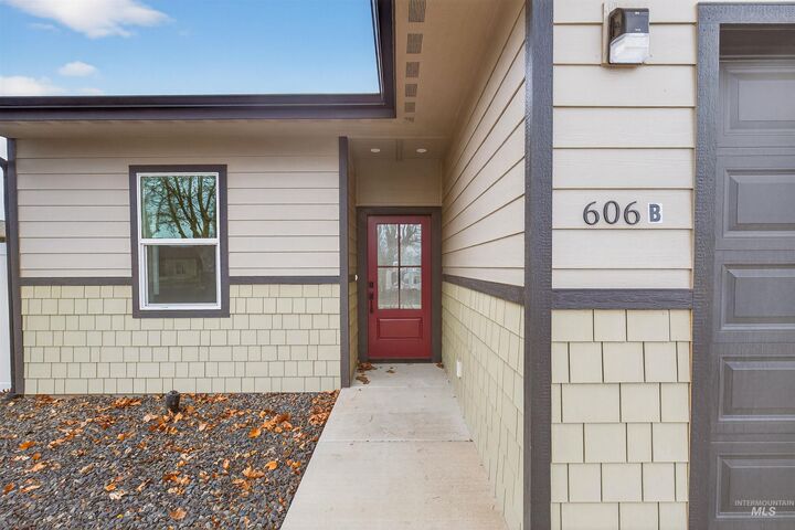 Property Photo:  606 Warner Ave B  ID 83501 