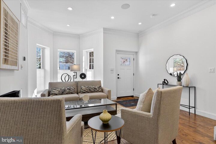 Property Photo:  612 9th Street NE  DC 20002 