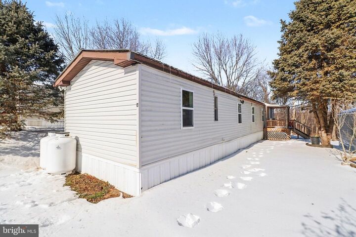 Property Photo:  14 Laura Court  PA 17566 