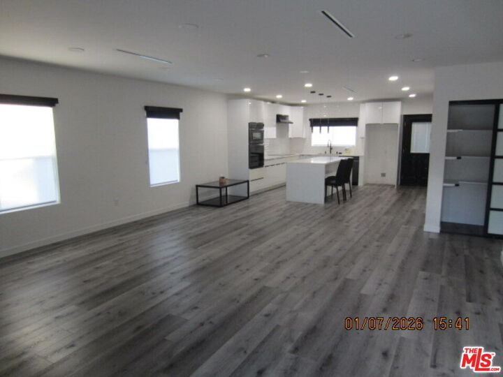 Property Photo:  14013 Bessemer St  CA 91401 