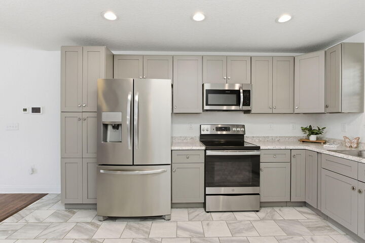 Property Photo: 402 Serene Court FL 32539