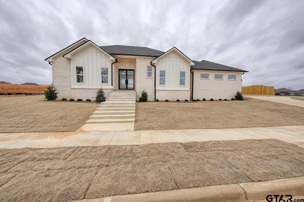 Property Photo:  606 Prince Ln  TX 75704 