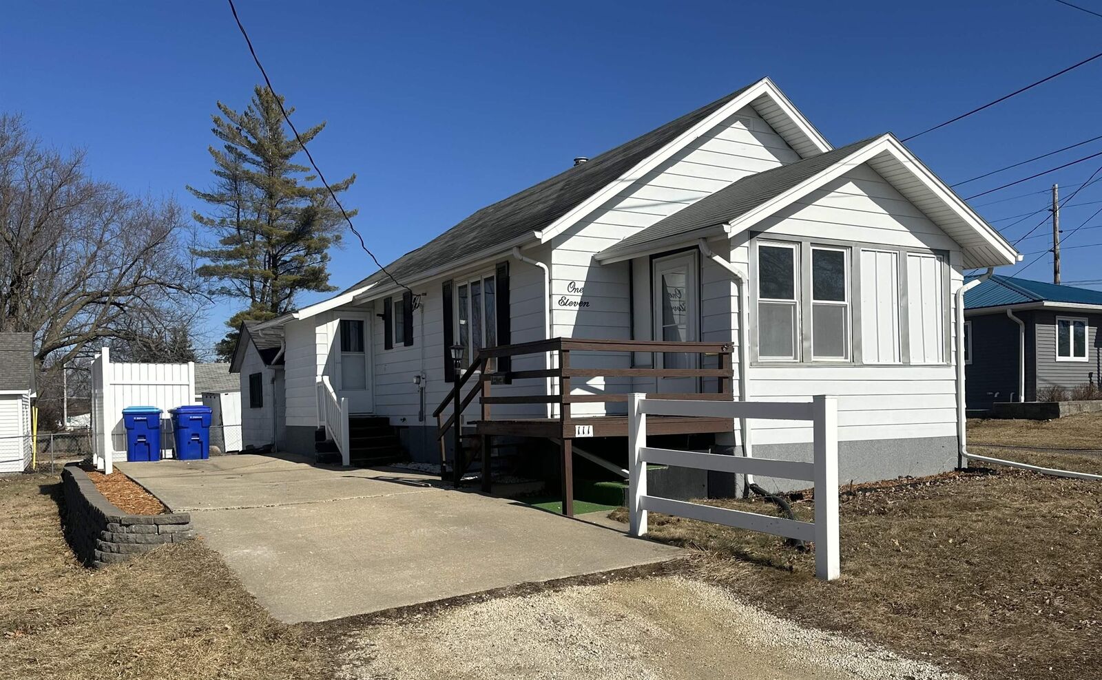 Property Photo:  111 8th St SE  IA 50662 