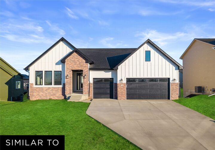 Property Photo:  2806 NW Fairfield Court  IA 50023 