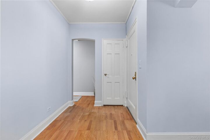 Property Photo:  74 Pinewood Road 2F  NY 10530 
