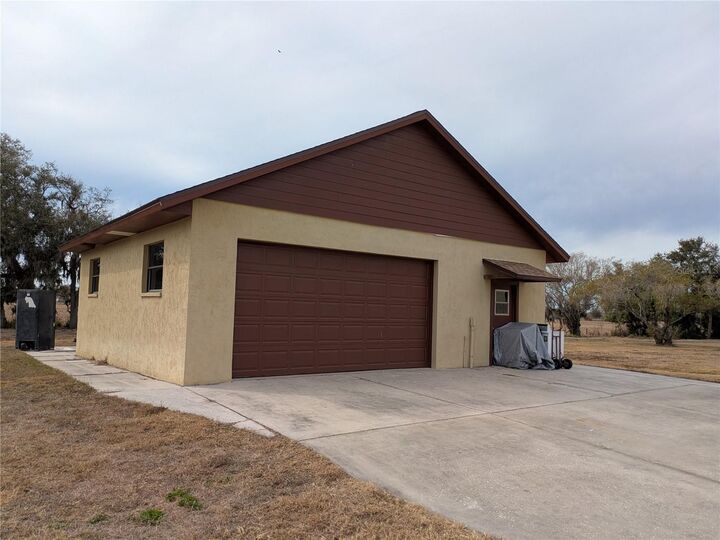 Property Photo:  1565 Shadow Ridge Circle  FL 34240 