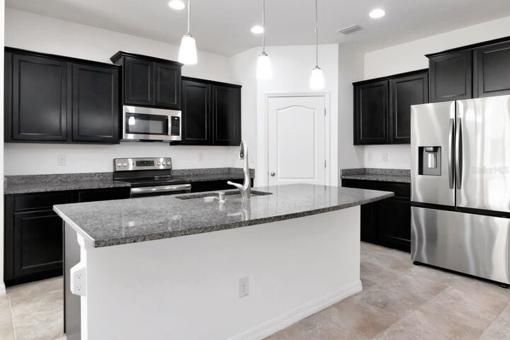 Property Photo:  5446 Suncatcher Drive  FL 33545 