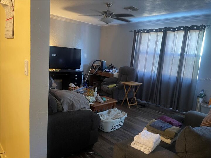 Property Photo: 7242 Lynnwood Avenue N FL 33710