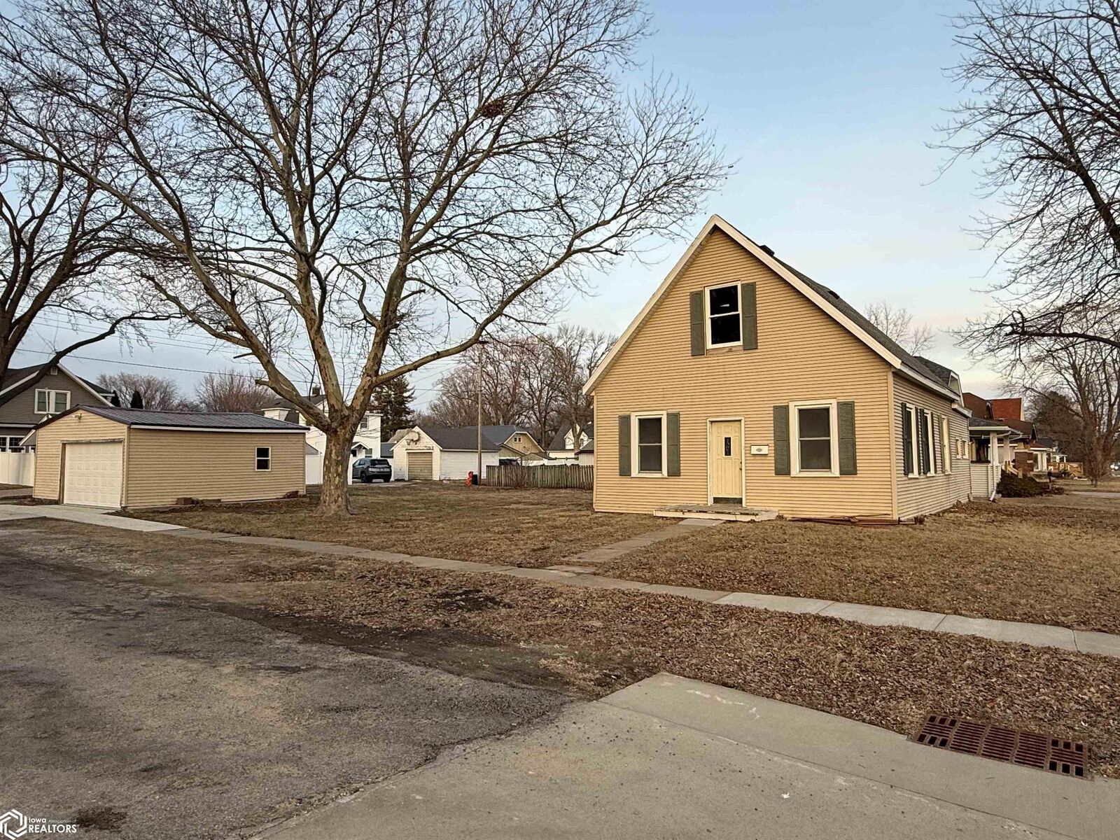 Property Photo:  1816 S 8th Street  IA 52601 