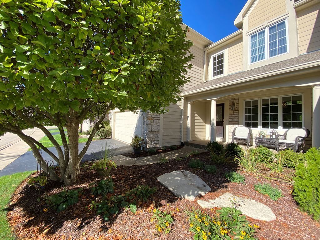 Property Photo: 2428 Ridgewood Court IL 60502