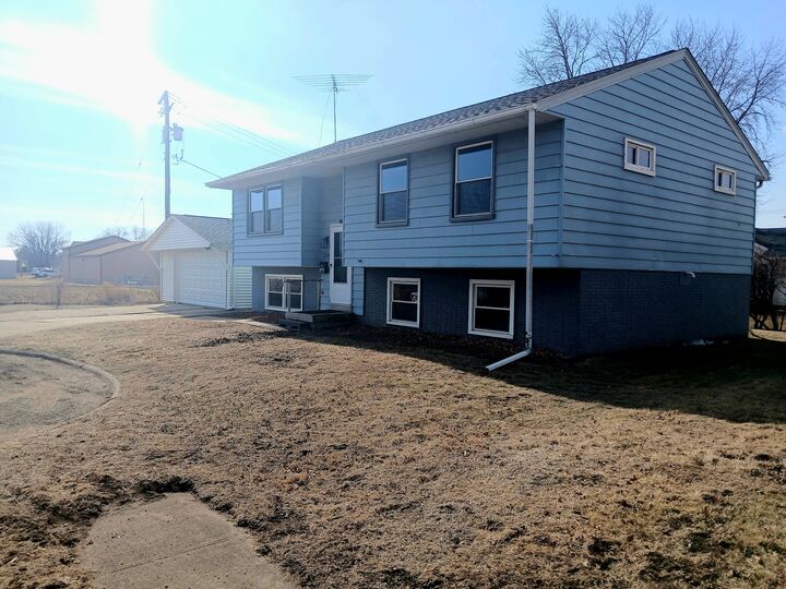 Property Photo:  1114 Suncrest Drive  IL 61252 