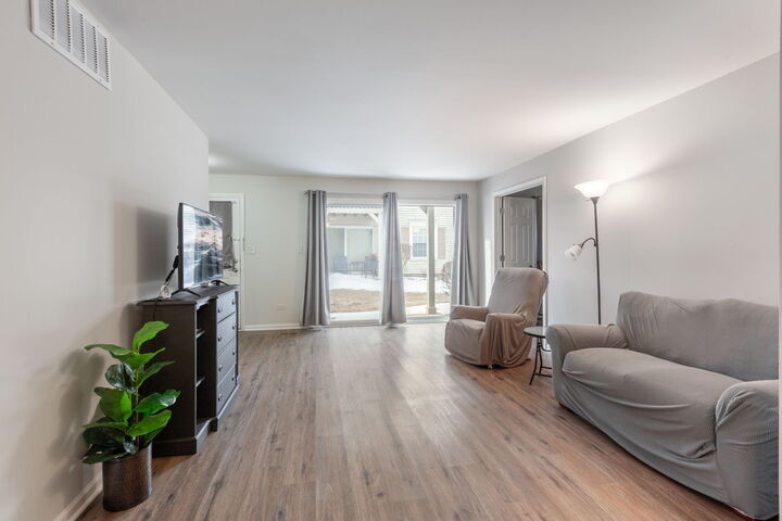 Property Photo: 1358 Longacre Lane IL 60090