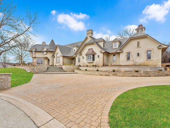 Property Photo: 20 Natoma Drive IL 60523