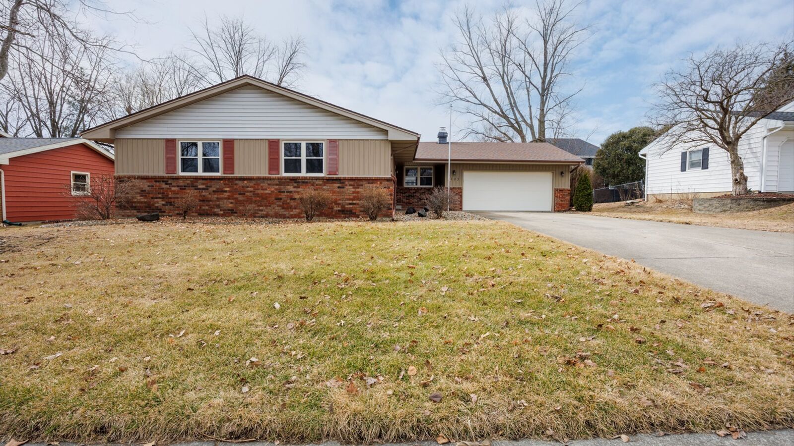 Property Photo: 103 Cheltenham Drive IL 61761