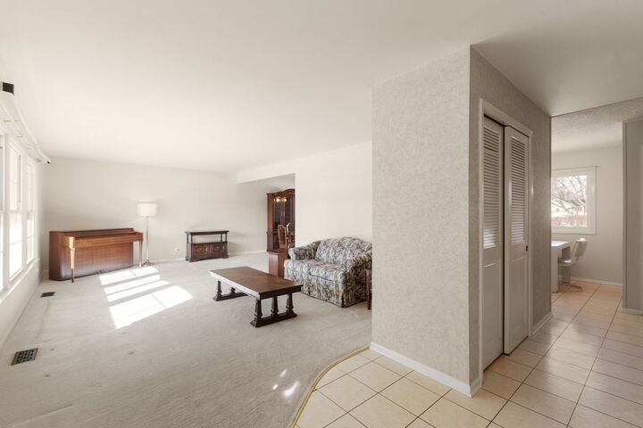 Property Photo:  634 E Pompano Lane  IL 60074 