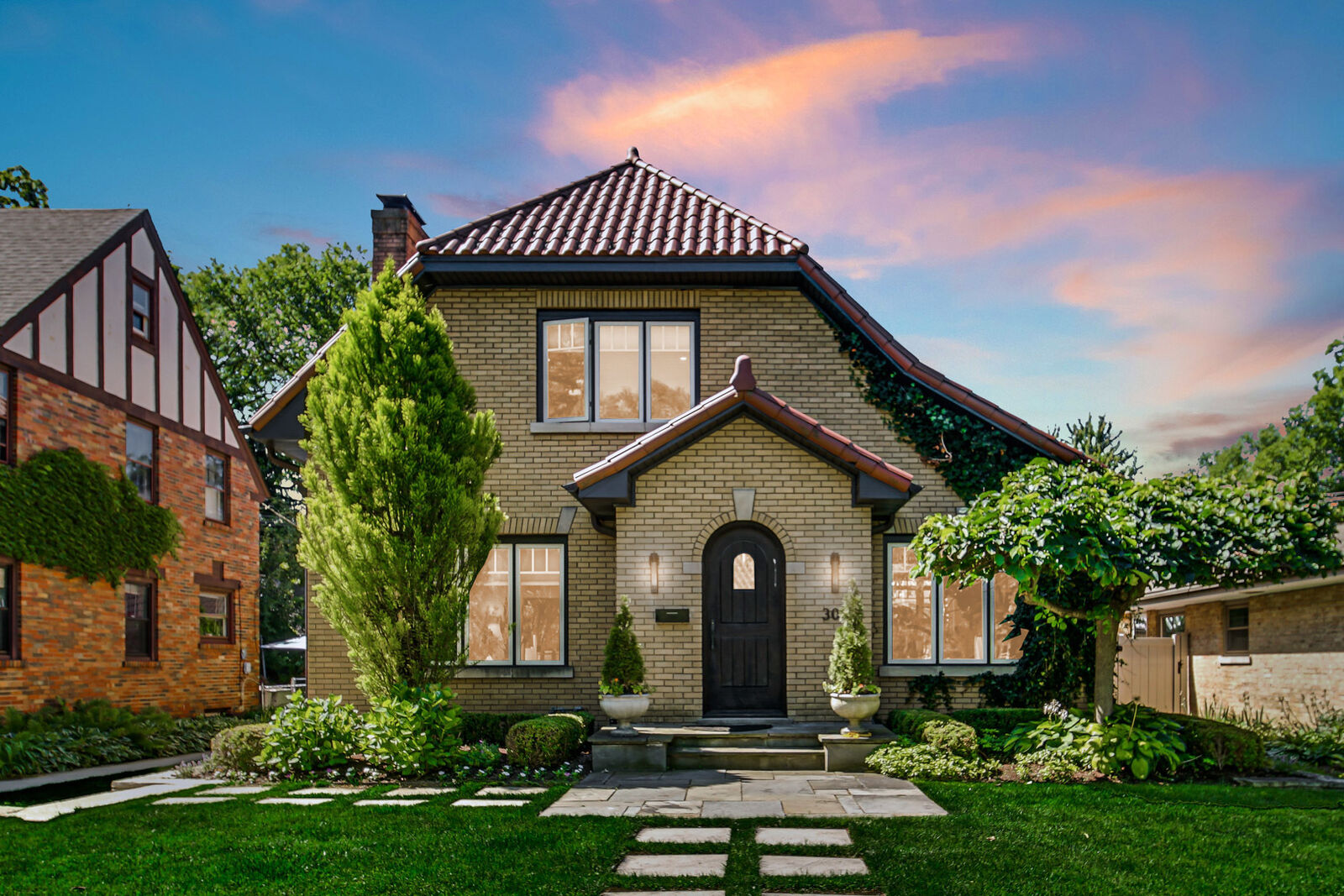 Property Photo: 300 W Elm Park Avenue IL 60126