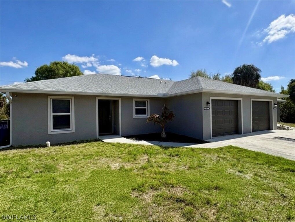 Property Photo:  6018 Lacota Avenue  FL 33905 