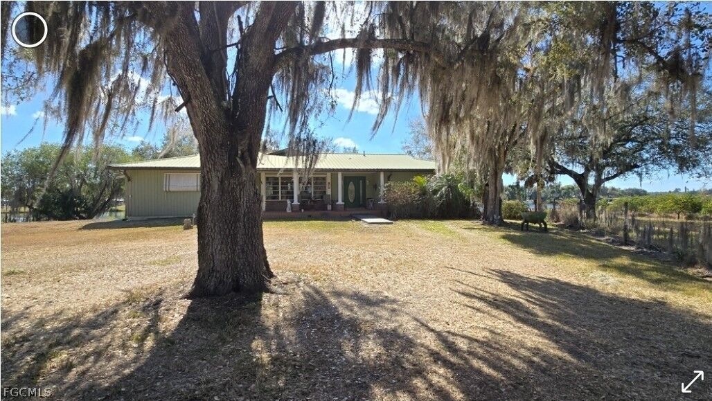 Property Photo: 1209 County Rd 78 FL 33935