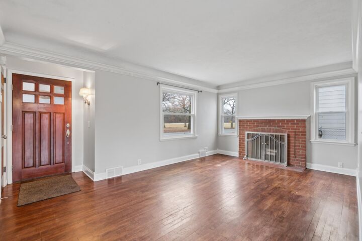 Property Photo: 2711 Xerxes Avenue N MN 55422