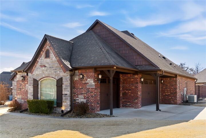 Property Photo:  5704 SW Gunstock Road  AR 72713 