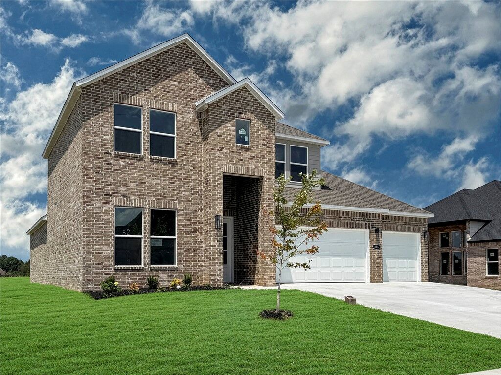 Property Photo:  816 Kelleyann Avenue  AR 72762 