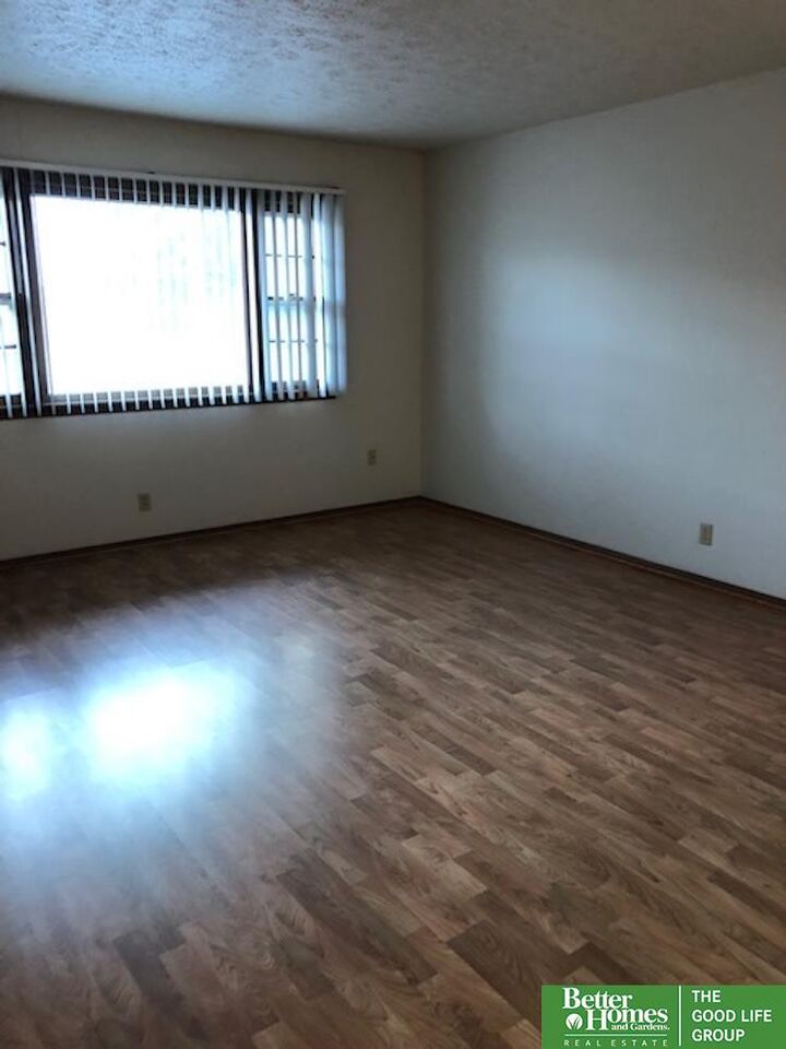 Property Photo:  1367 S 76 Avenue  NE 68124 