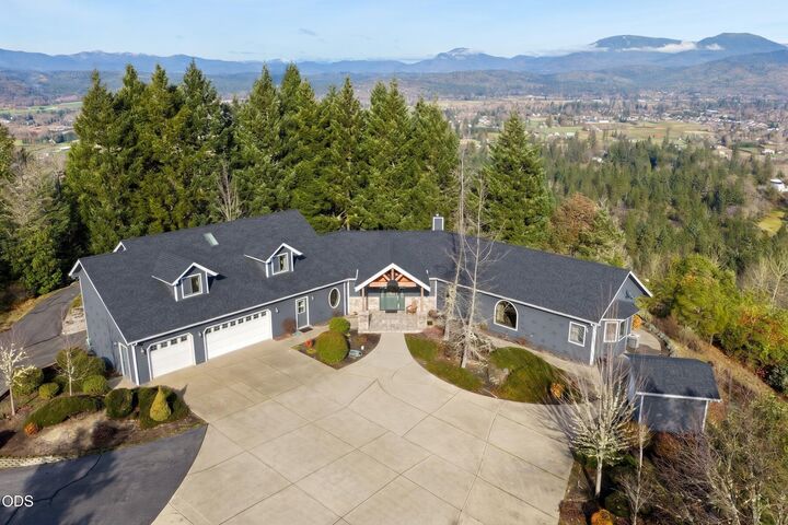 Property Photo: 3601 Campus View Drive OR 97527