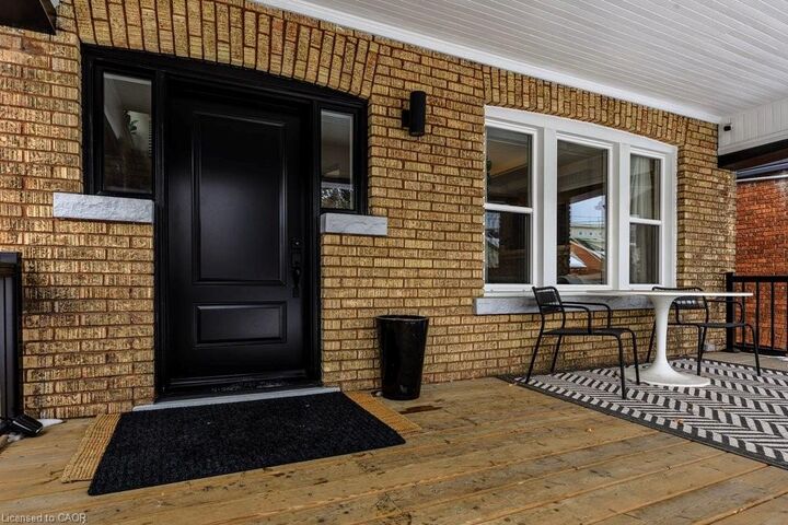 Property Photo:  108 Rosslyn Avenue S  ON L8M 3H9 