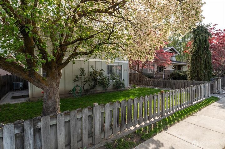 Property Photo:  316 E Wapato Avenue 1  WA 98816 