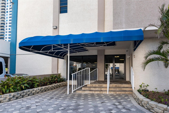 Property Photo:  1600 S Ocean Drive 8H  FL 33019 