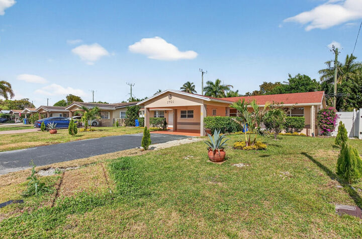 Property Photo:  1701 NE 55th Street  FL 33334 