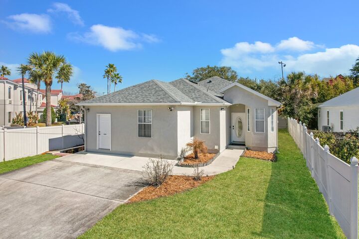 Property Photo: 16 S Comares Ave FL 32080