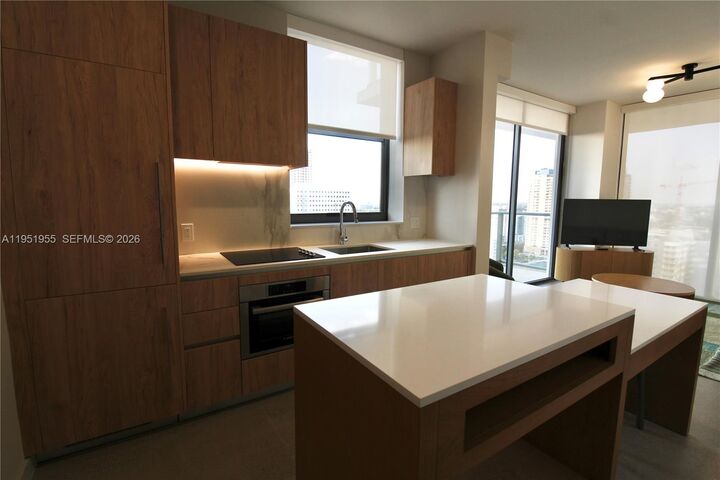 Property Photo:  698 NE 1st Ave 2114  FL 33132 