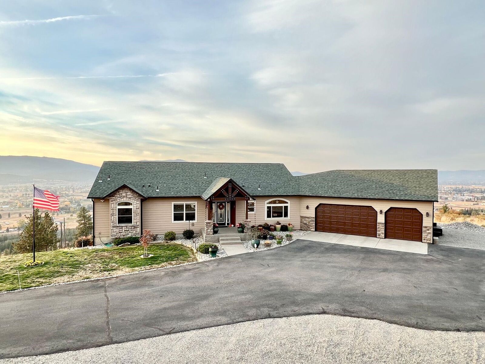 Property Photo:  7009 N Lynden Ln  WA 99027 