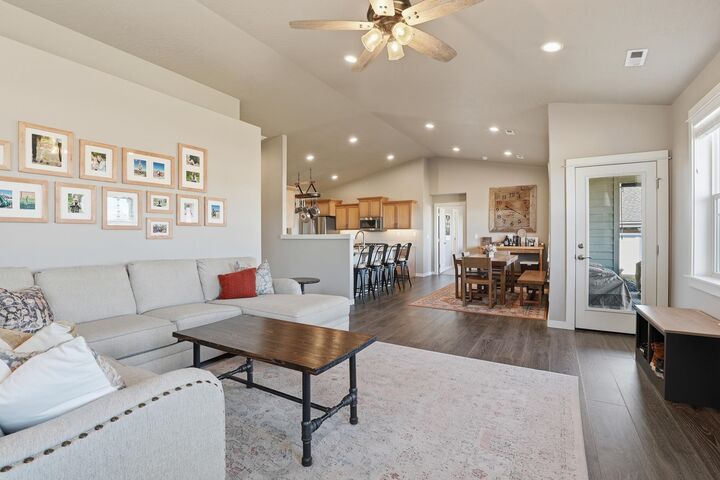 Property Photo:  15 E E 12th St  WA 99006 