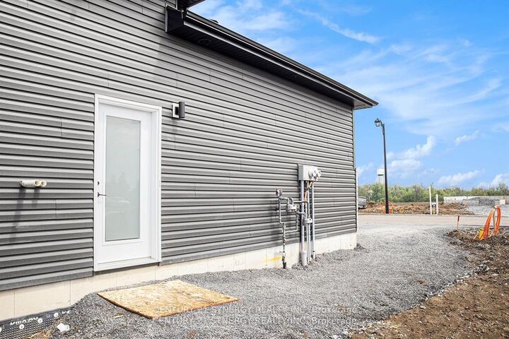 Property Photo:  63 Helen Street B  ON K0A 1R0 