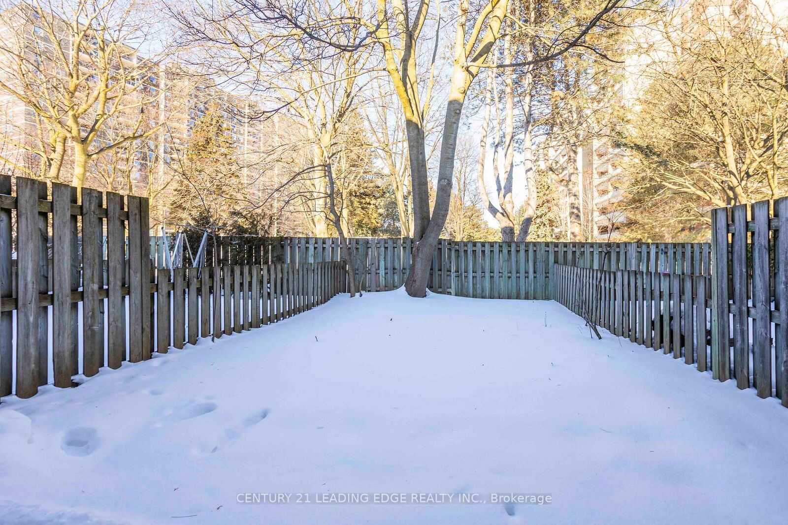 Property Photo:  915 Inverhouse Drive 15  ON L5J 4B2 