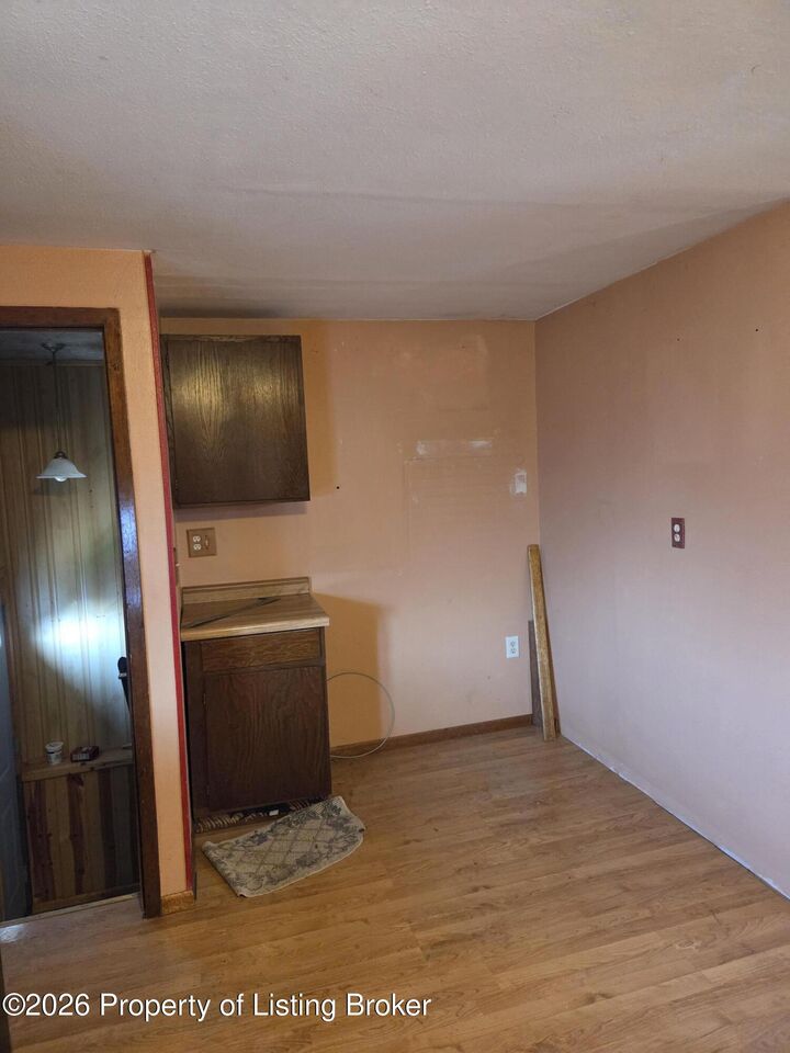 Property Photo:  408 South Avenue E  ND 58631 