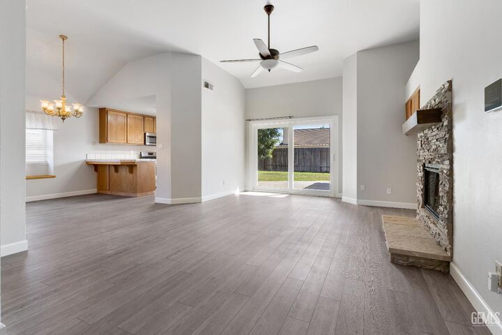 Property Photo:  10005 Mark Twain Avenue  CA 93312 