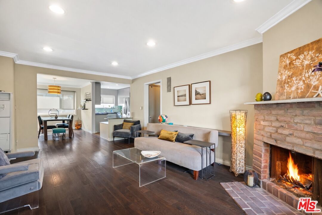 Property Photo: 1317 Stanford St CA 90404