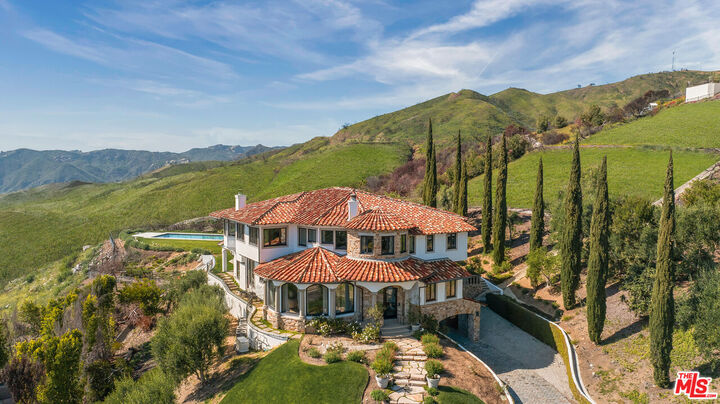 Property Photo:  16875 Calle De Sarah  CA 90272 