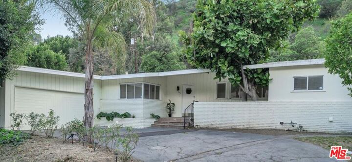 Property Photo: 1555 San Ysidro Dr CA 90210
