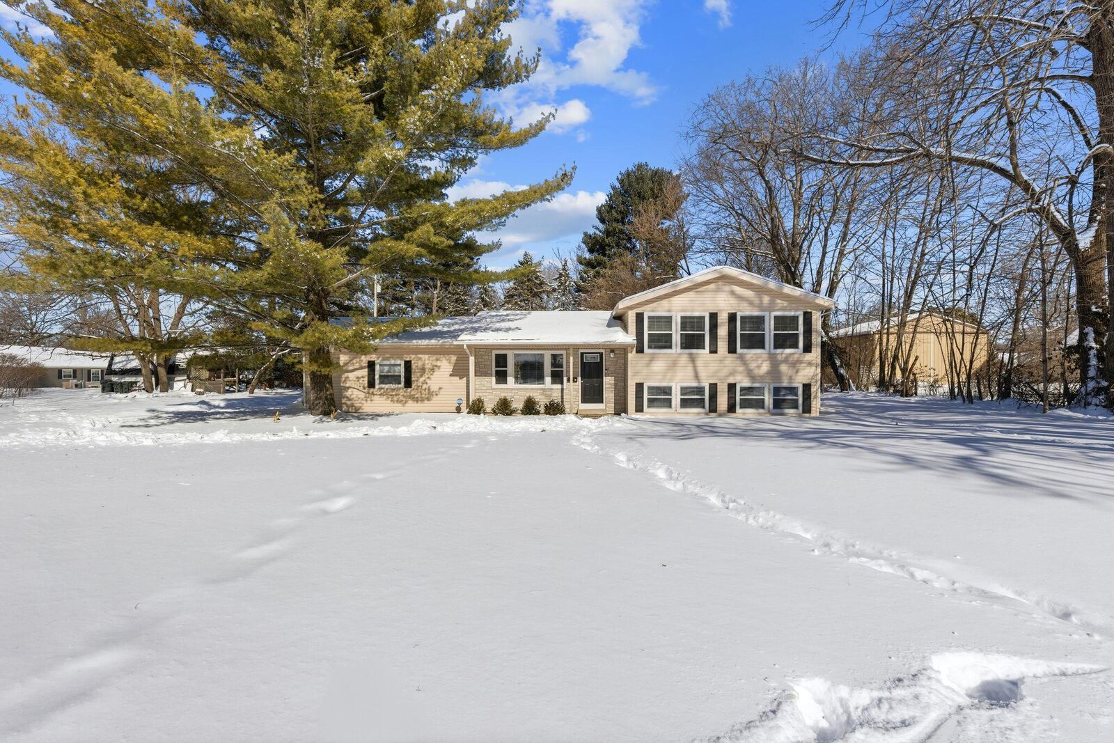 Property Photo: 322 Park Avenue OH 43078